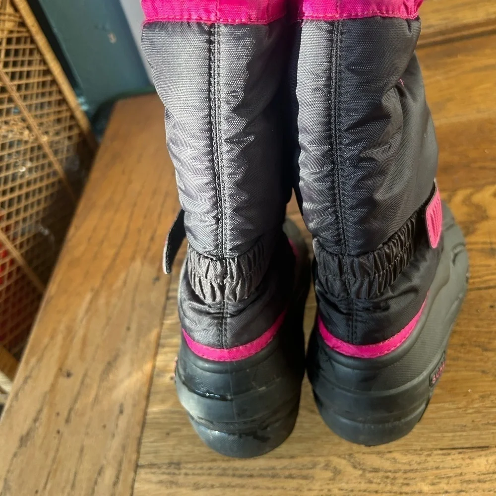 Women's Sorel Snow Boots Black/ Hot Pink Size 5